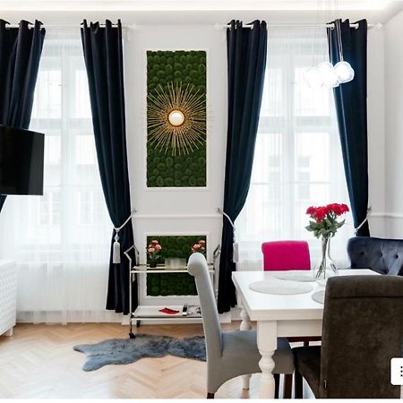 Vogue Apartment Near By Wenceslas Square Прага Экстерьер фото